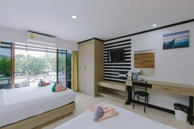 スーペリア4人部屋 — Royal Beach Residence, Patong Beach